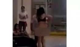 女人脱光衣服的视频